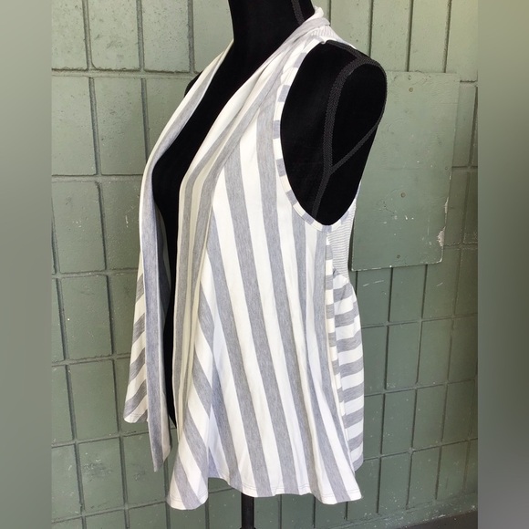NWT- This elegant vest by LiLac Maternity Brand has a beautiful striped pattern. - Picture 8 of 10